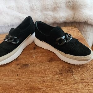 Vanelli Sport Qerene Sneaker with Chain Detail In Tmoro Suede